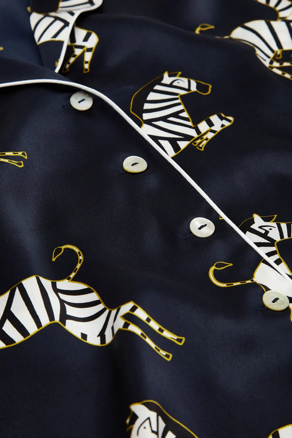 Store Lila Zizi Pajamasin Silk Satin Pajamas