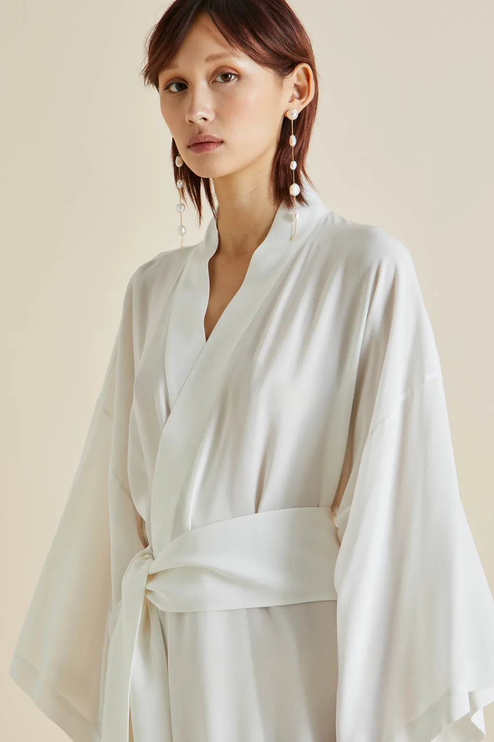 Clearance Queenie White Robein Silk Crêpe de Chine Robes